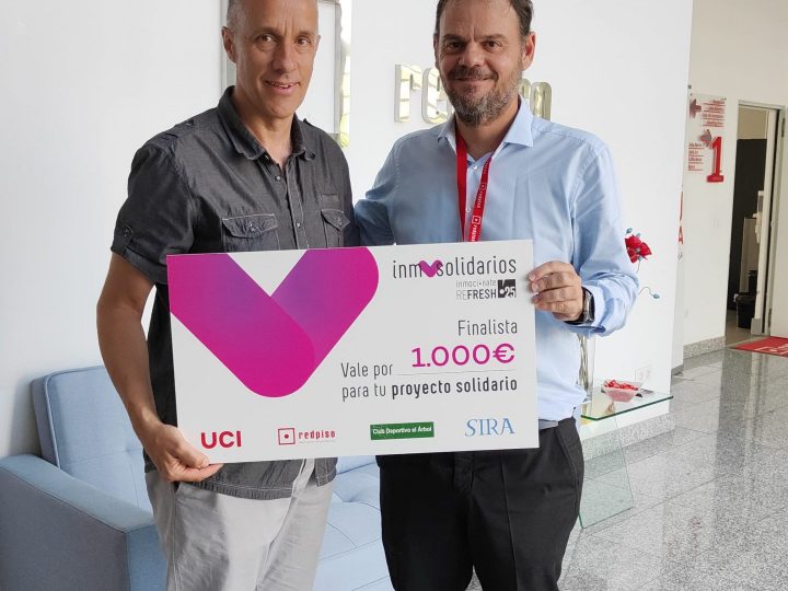 Redpiso entrega 1.000 euros de Inmosolidarios al Club El Árbol