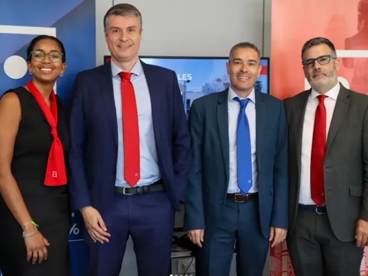 𝗝𝗼𝘀𝗲 𝗖𝗮𝗹𝘃𝗼 y 𝗔𝗹𝗱𝗼 𝗛𝗲𝗿𝗻𝗮́𝗻𝗱𝗲𝘇, nuevos franquiciados de la oficina de 𝗣𝗮𝘂 𝗠𝗼́𝘀𝘁𝗼𝗹𝗲𝘀