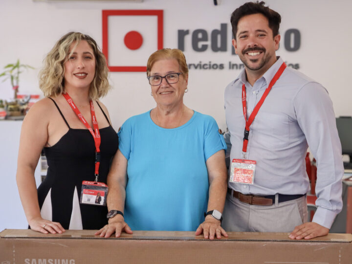 La ganadora del primer sorteo de la revista mensual de Redpiso