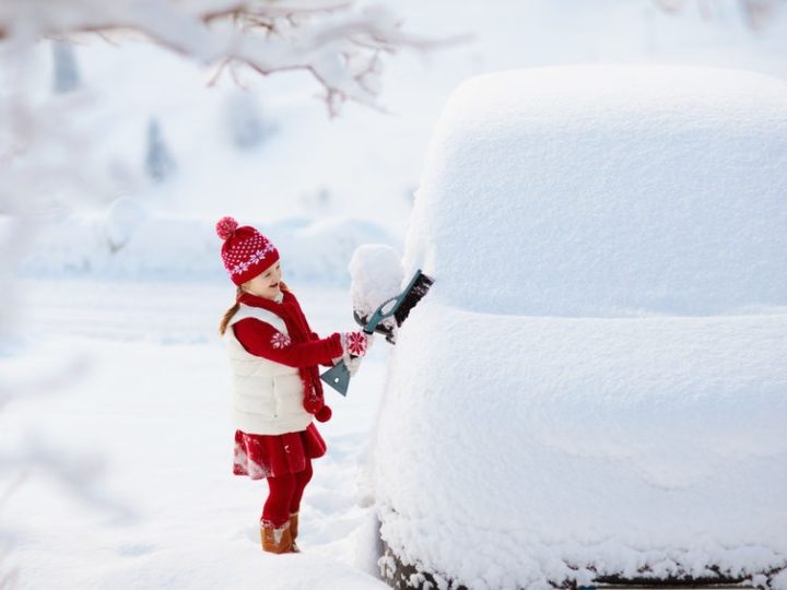 Cómo quitar la nieve del coche de forma segura