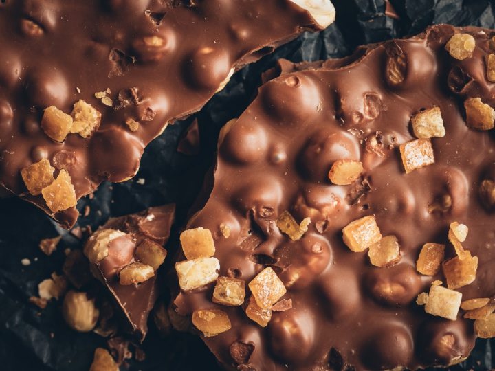 Hacer turrón de chocolate casero con niños en casa