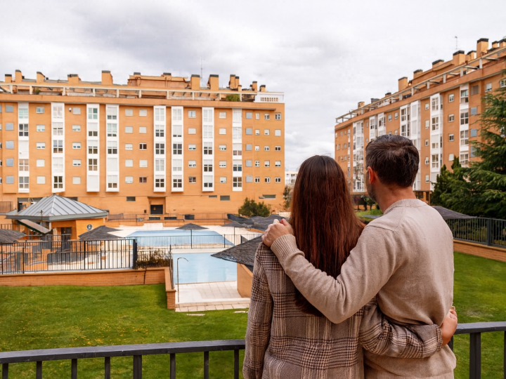 Comprar en una comunidad con zonas comunes: todo lo que debes revisar antes de firmar