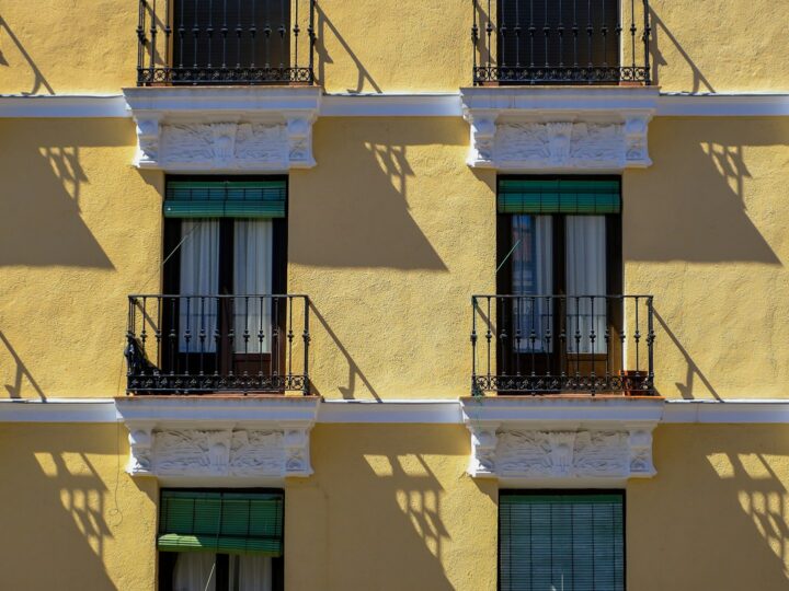 El precio de la vivienda en España frena en Madrid y se dispara en las capitales medianas