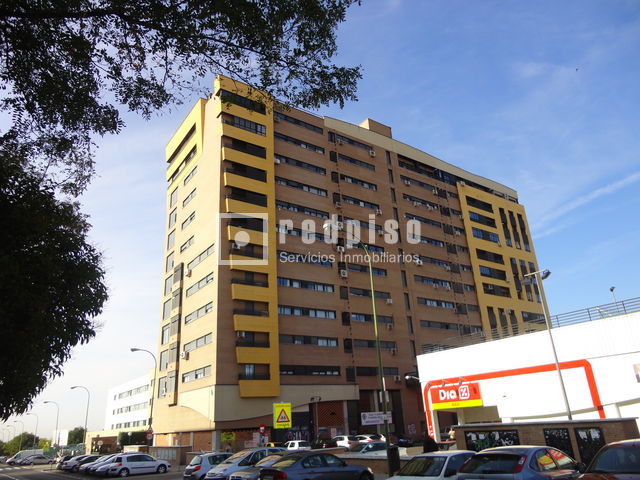 red piso valderribas estudio en en calle ladera de los almendros vic 225 lvaro red piso valderribas estudio en en calle ladera de los almendros vic 225 lvaro
