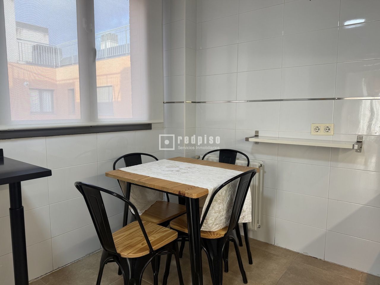 Piso en alquiler en  avenida CAMINO DE SANTIAGO, 1, Fuencarral-El Pardo, Madrid  8/23