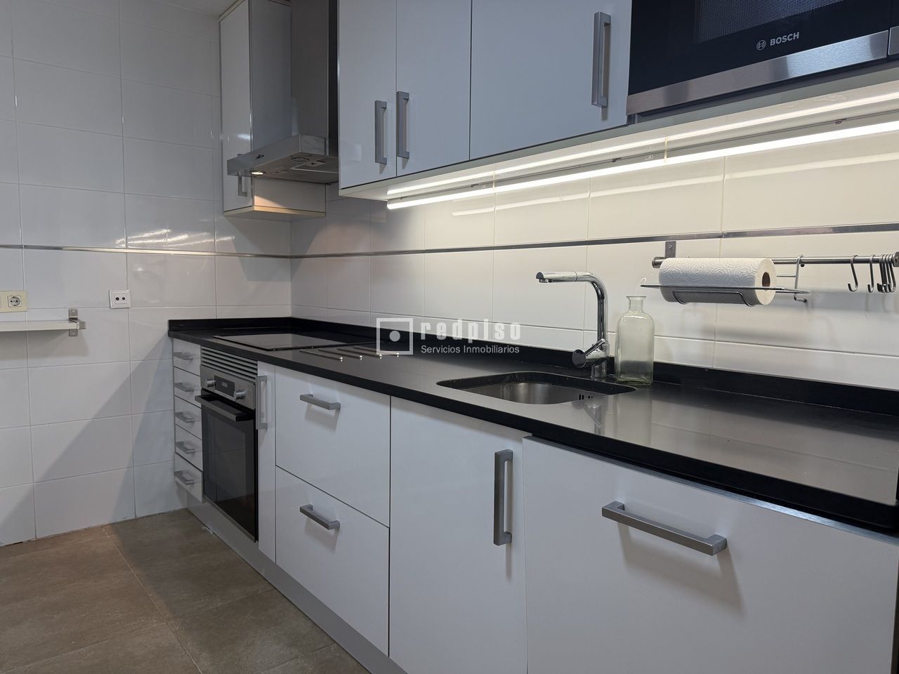 Piso en alquiler en  avenida CAMINO DE SANTIAGO, 1, Fuencarral-El Pardo, Madrid  6/23