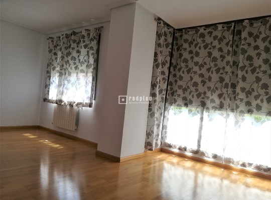 Piso en alquiler en CALLE VICENTE BLASCO IBAÑEZ, Sanchinarro